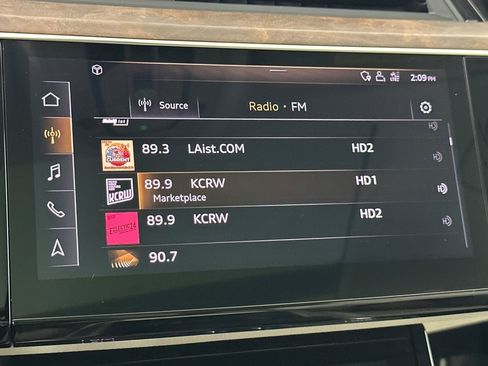 Used 2019 Audi e-tron Premium Plus image 17