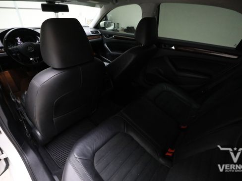 Used 2013 Volkswagen Passat TDI SEL Premium FWD image 9