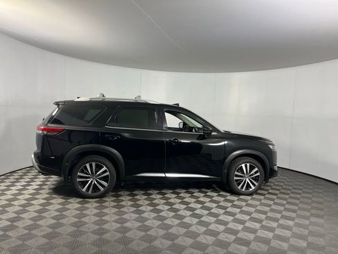 Used 2023 Nissan Pathfinder Platinum w/ Cargo Package image 4