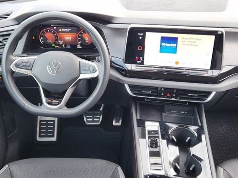 Used 2024 Volkswagen Atlas Peak Edition SEL image 29