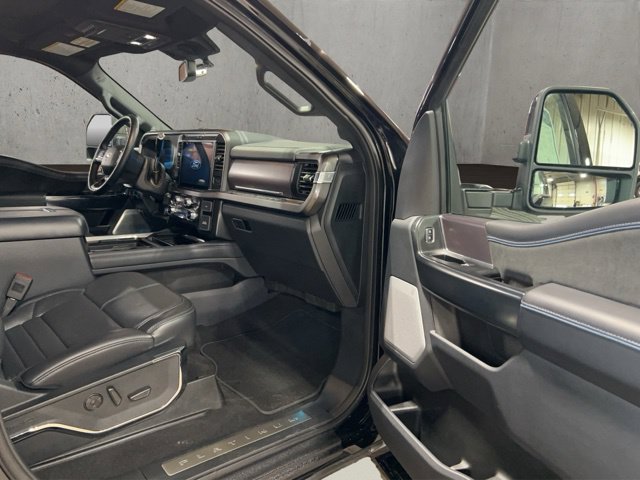Used 2026 Ford F450 Platinum w/ FX4 Off-Road Package AWD/4WD image 32