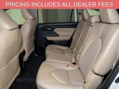 Used 2023 Toyota Highlander XLE FWD image 10