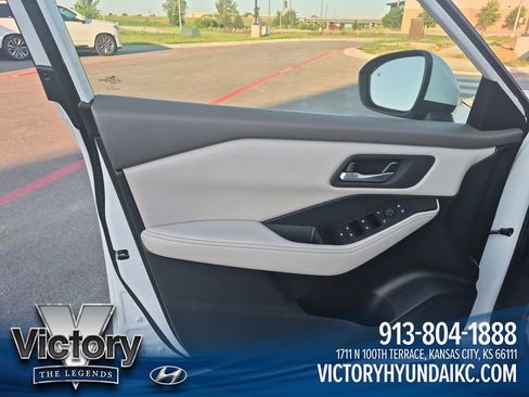 Used 2025 Nissan Rogue SV AWD/4WD image 10