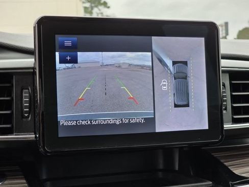 Used 2023 Ford Explorer Limited image 5