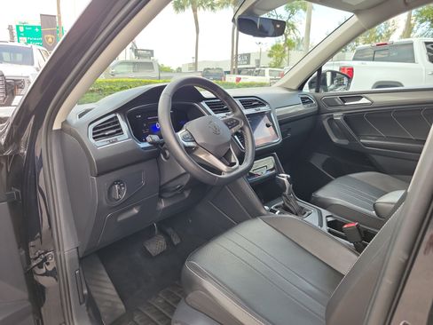 Used 2022 Volkswagen Tiguan SE FWD image 8