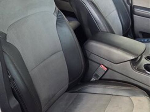 Used 2017 Ford Explorer XLT w/ Equipment Group 202A image 14