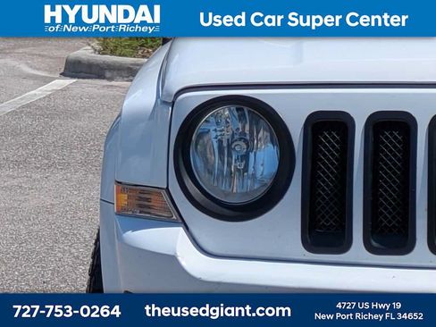 Used 2016 Jeep Patriot Latitude FWD image 12