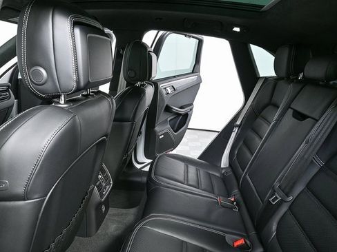 New 2026 Porsche Macan GTS image 27