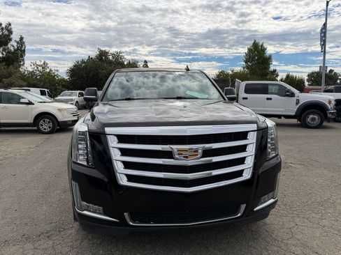 Used 2017 Cadillac Escalade ESV Luxury RWD image 8