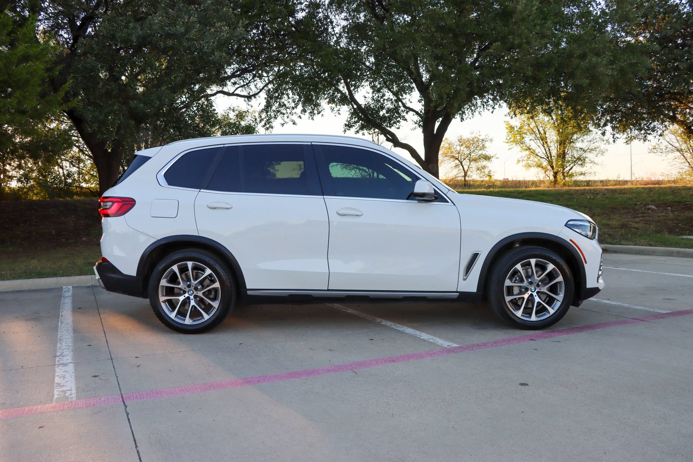 Used 2019 BMW X5 xDrive40i w/ Convenience Package AWD/4WD image 8