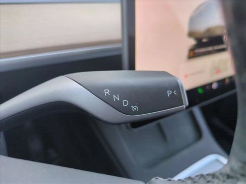 Used 2023 Tesla Model Y Long Range image 12