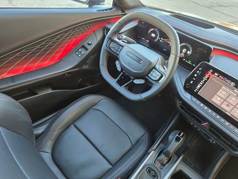 Used 2024 Dodge Charger Daytona R/T w/ Plus Group AWD/4WD image 25