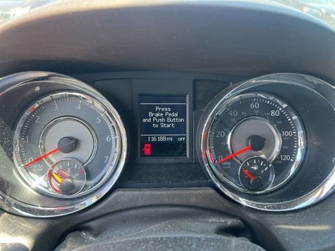 Used 2012 Chrysler Town & Country Touring-L w/ Entertainment Group #2 FWD image 11