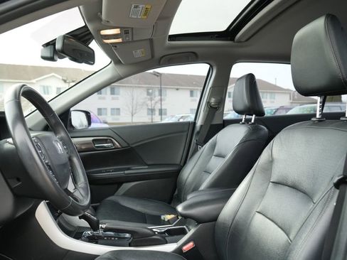 Used 2016 Honda Accord Touring image 24