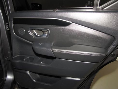 Certified 2025 Honda Pilot Touring image 19