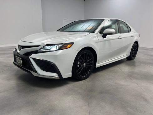 Used 2024 Toyota Camry XSE image 3