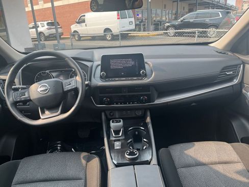 Used 2025 Nissan Rogue SV image 35