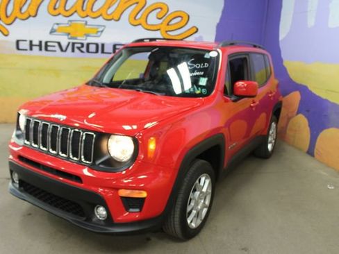 Used 2020 Jeep Renegade Latitude w/ Cold Weather Group AWD/4WD image 4