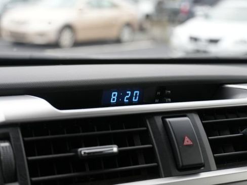 Used 2023 Toyota 4Runner SR5 Premium w/ Moonroof Package RWD image 34