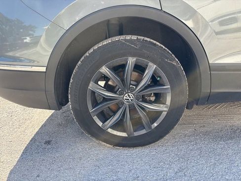 Used 2023 Volkswagen Tiguan SE w/ Panoramic Sunroof Package image 20