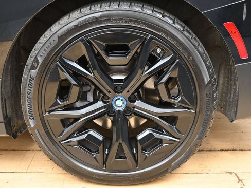 Used 2023 BMW iX xDrive50 w/ Premium Package AWD/4WD image 12