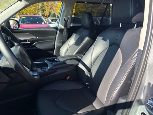 Used 2024 Toyota Grand Highlander XLE image 16