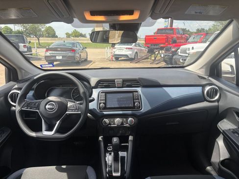 Used 2025 Nissan Versa SV FWD image 30