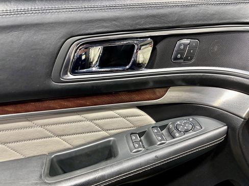 Used 2017 Ford Explorer Platinum image 20