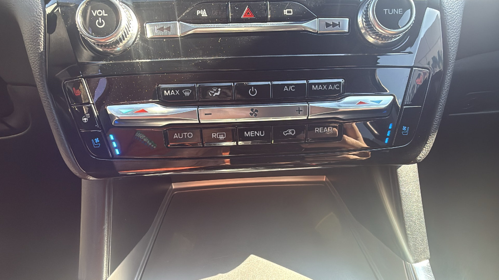 Used 2022 Ford Explorer Limited w/ Equipment Group 301A RWD image 19