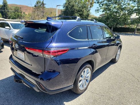 Used 2022 Toyota Highlander Limited FWD image 5