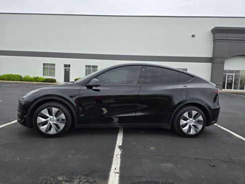 Used 2021 Tesla Model Y Long Range image 10