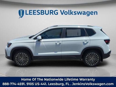 New 2026 Volkswagen Taos SE FWD image 11