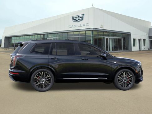 Certified 2025 Cadillac XT6 Sport w/ Technology Package AWD/4WD image 5