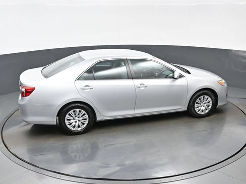 Used 2014 Toyota Camry LE FWD image 40