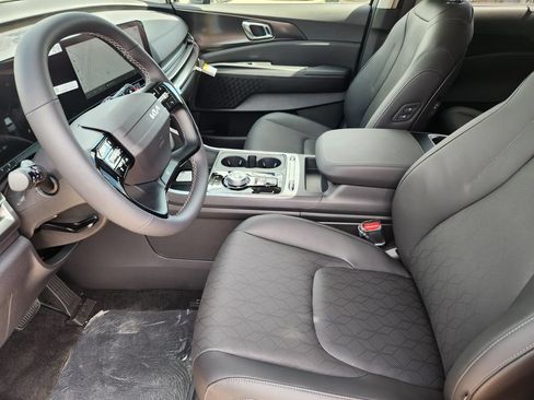 New 2027 Kia Carnival SX w/ Dark Edition Package FWD image 6
