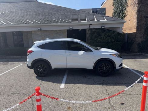 Used 2021 Honda HR-V Sport image 7