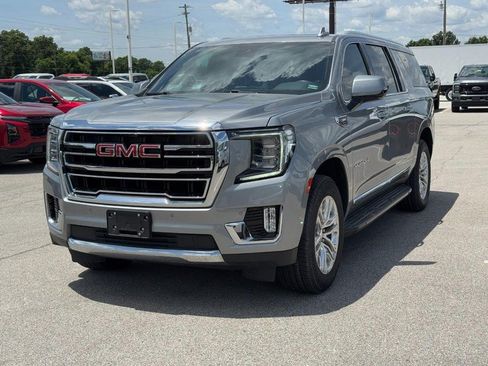 Used 2023 GMC Yukon XL SLT AWD/4WD image 8