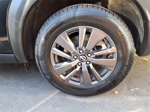 Used 2022 Nissan Pathfinder SV image 17