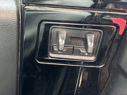 Used 2022 Ford F250 Lariat w/ Black Appearance Package image 39