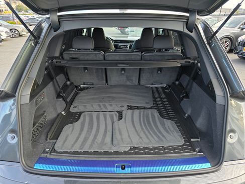 New 2026 Audi SQ7 Premium Plus image 16