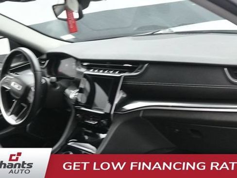 Used 2022 Jeep Grand Cherokee Laredo w/ Luxury Tech Group I AWD/4WD image 12