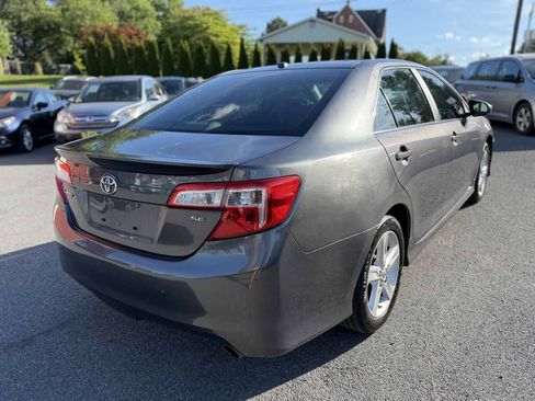 Used 2014 Toyota Camry SE w/ Moonroof Package FWD image 7