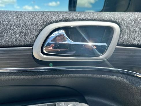 Used 2020 Jeep Grand Cherokee Limited w/ Premium Lighting Group AWD/4WD image 46