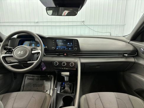 Used 2024 Hyundai Elantra SE image 35