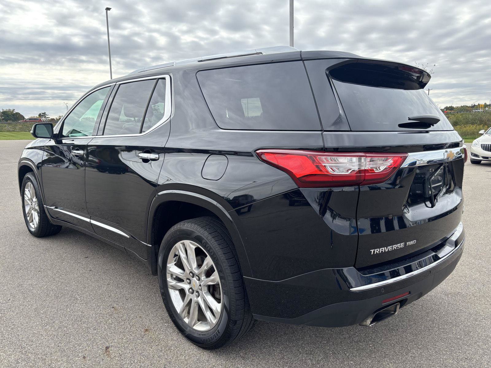 Used 2018 Chevrolet Traverse High Country AWD/4WD image 3