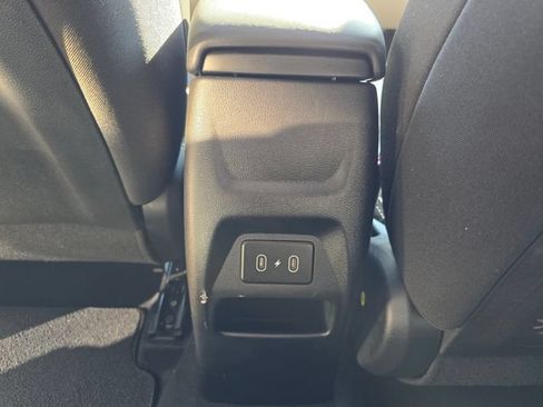 Used 2025 Hyundai Venue SEL FWD image 32