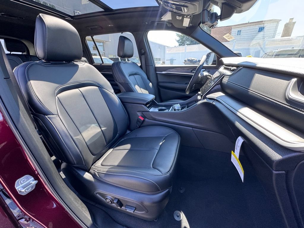 New 2025 Jeep Grand Cherokee L Limited w/ Luxury Tech Group II AWD/4WD image 19