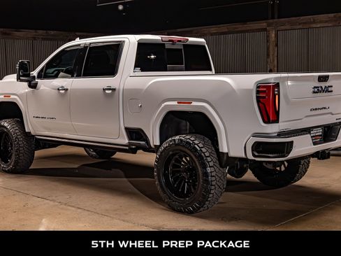 Used 2024 GMC Sierra 2500 Denali Ultimate image 7