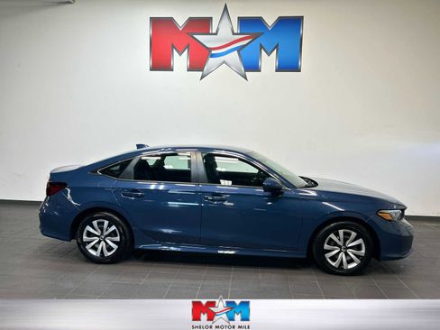 Used 2025 Honda Civic LX image 1