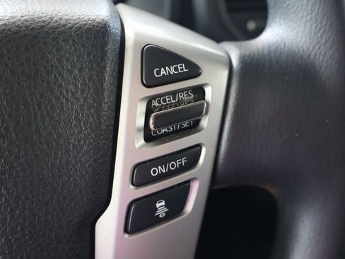 Used 2023 Nissan Titan SV image 21